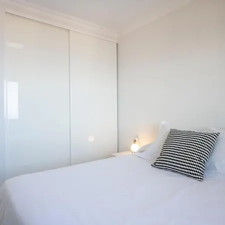 Cosy Flat With Sea Views In *