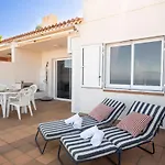Cosy Flat With Sea Views In