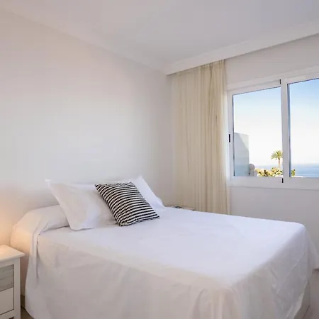 Cosy Flat With Sea Views In Apartment *