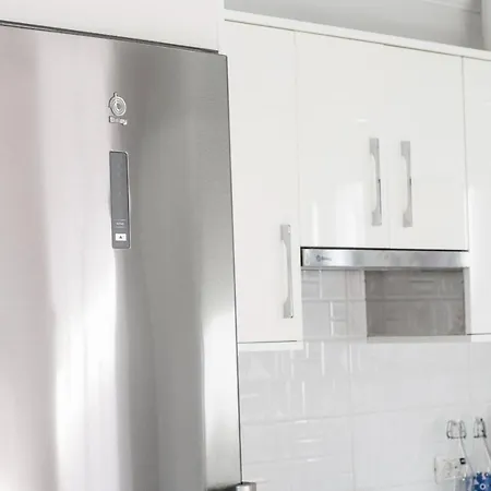 Cosy Flat With Sea Views In Apartment *