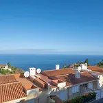 Apartmán Cosy Flat With Sea Views In *
